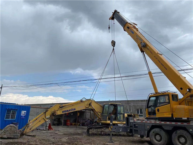 新兴区25吨吊车的工作半径是多少？