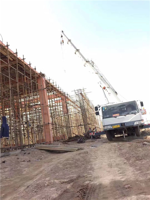 新兴区吊车作业的安全注意事项有哪些？