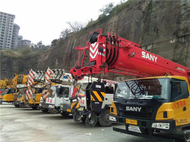 新兴区吊车出租按什么计费？台班费、单次费、里程费怎么算？