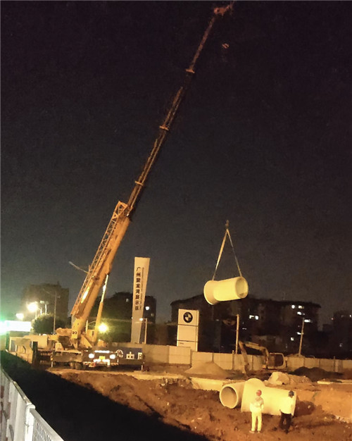 新兴区“弯臂矫正”—— 吊车的 “形变补偿” 技术