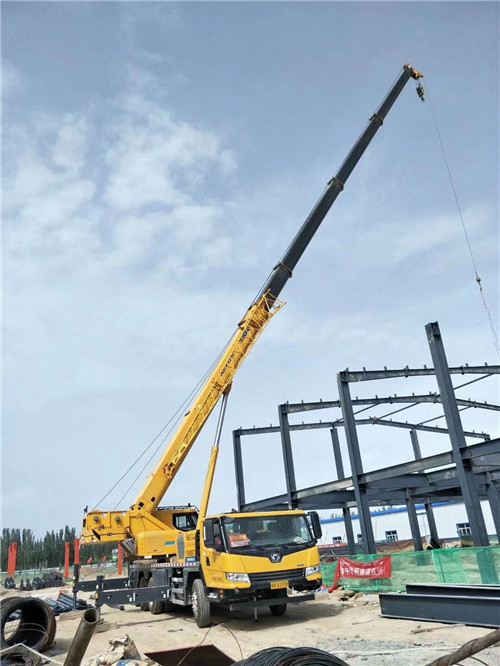 新兴区超高层建筑钢结构吊装案例